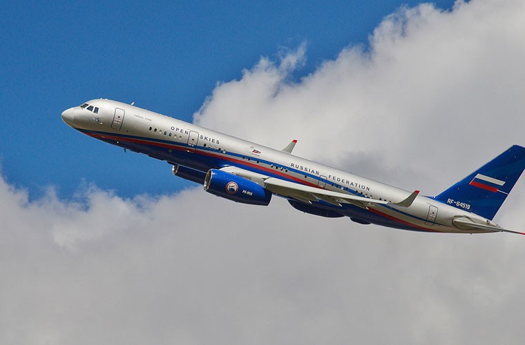 Tu-214ON là biến thể của máy bay chở khách Tu-204 dùng cho mục đích trinh sát, giám sát. Máy bay thực hiện thành công chuyến bay thử đầu tiên cuối năm 2011 và được công khai cùng năm trong triển lãm MAKS-2011.